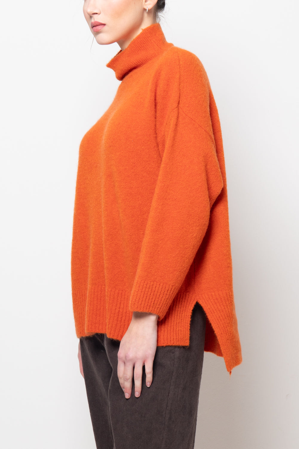 Maglia ampia con collo a cratere