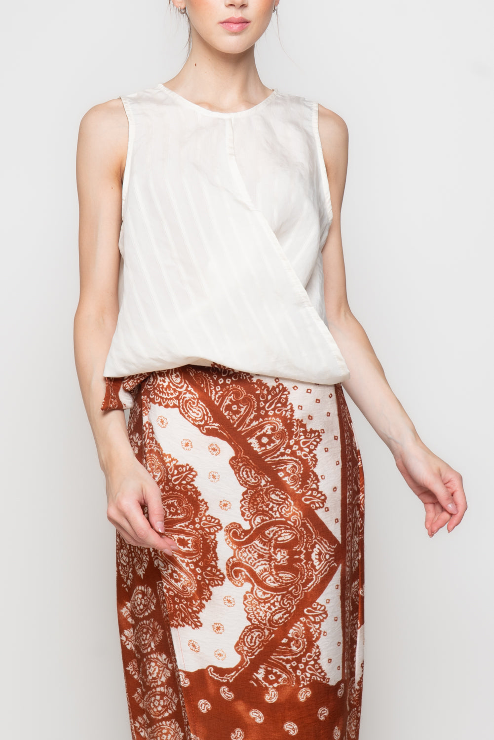 Top Crop con Incrocio Frontale