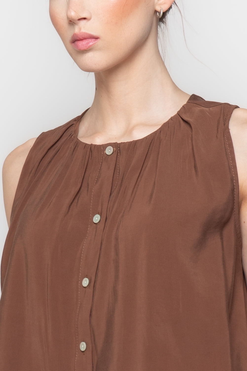 Camicia Smanicata Fluida con Scollo Arricciato