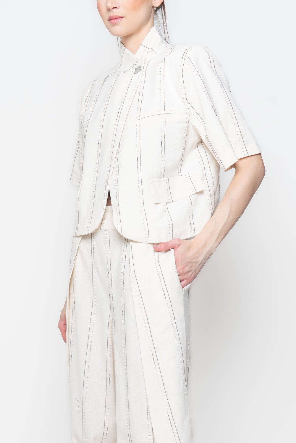 Blazer Crop a Maniche Corte con Fantasia Gessata