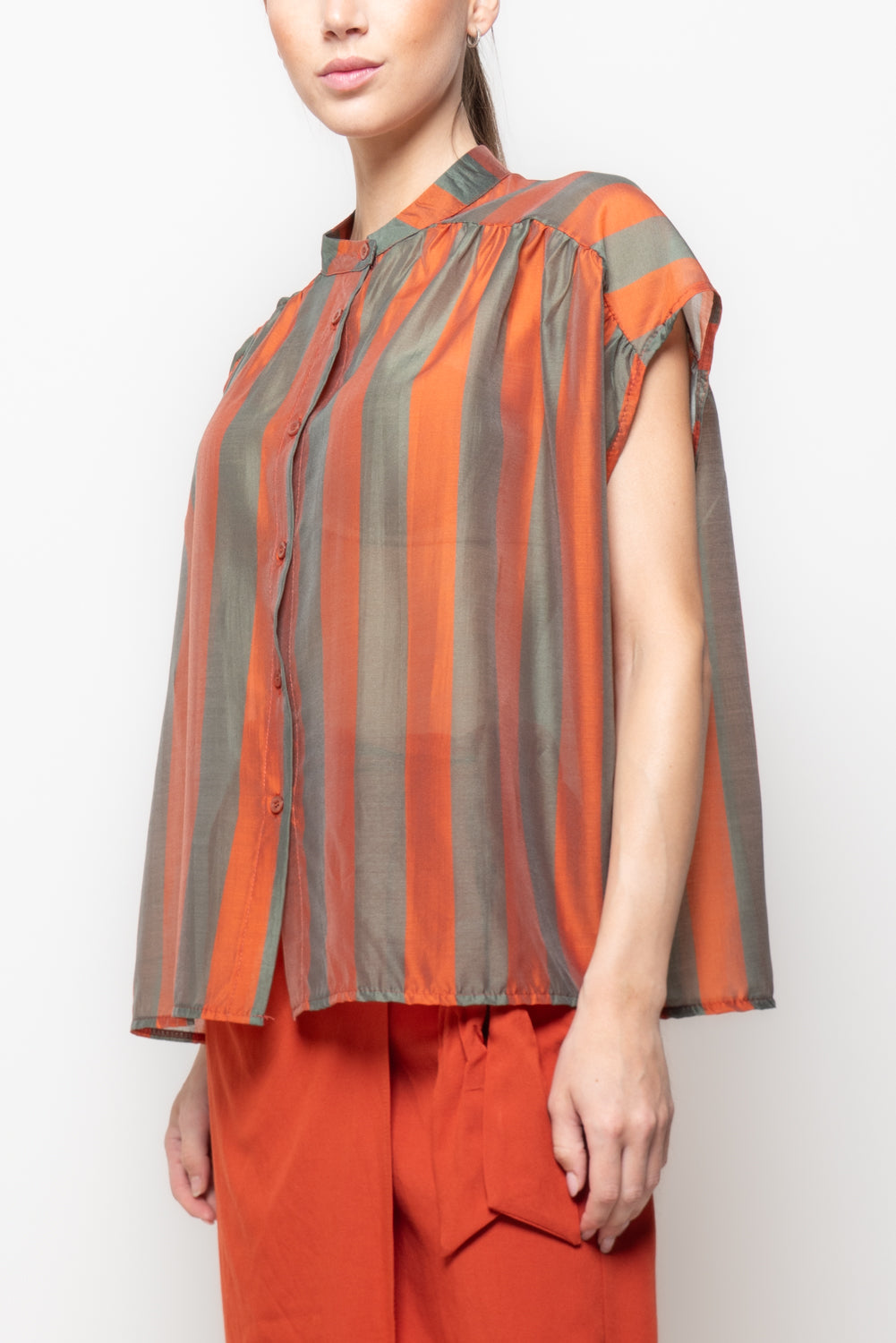 Blusa Smanicata a Righe con Colletto alla Coreana