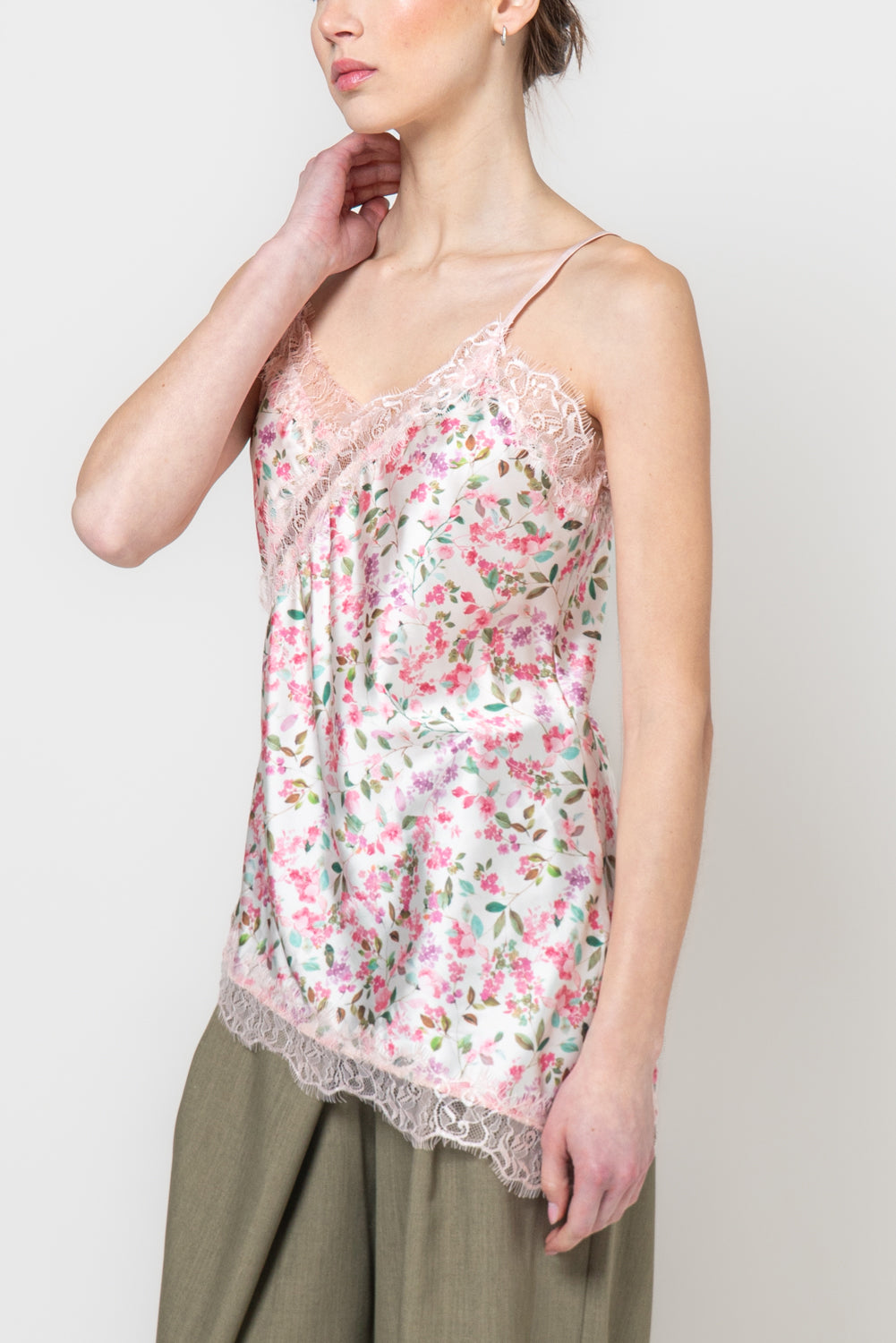 Top satin con profili in pizzo