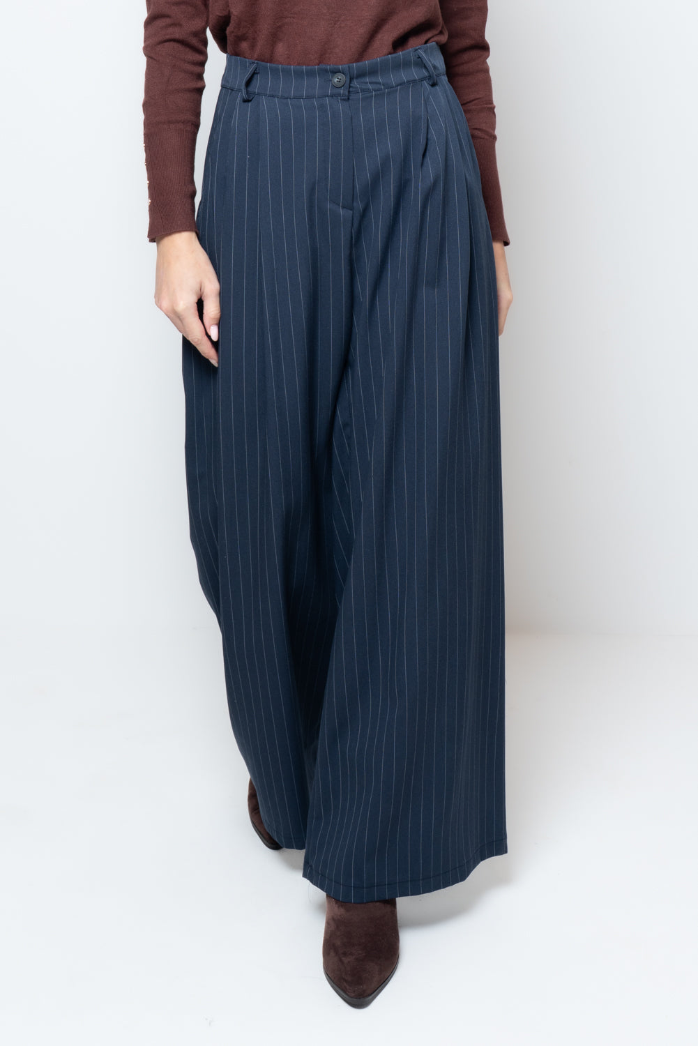 Pantaloni a palazo gessati