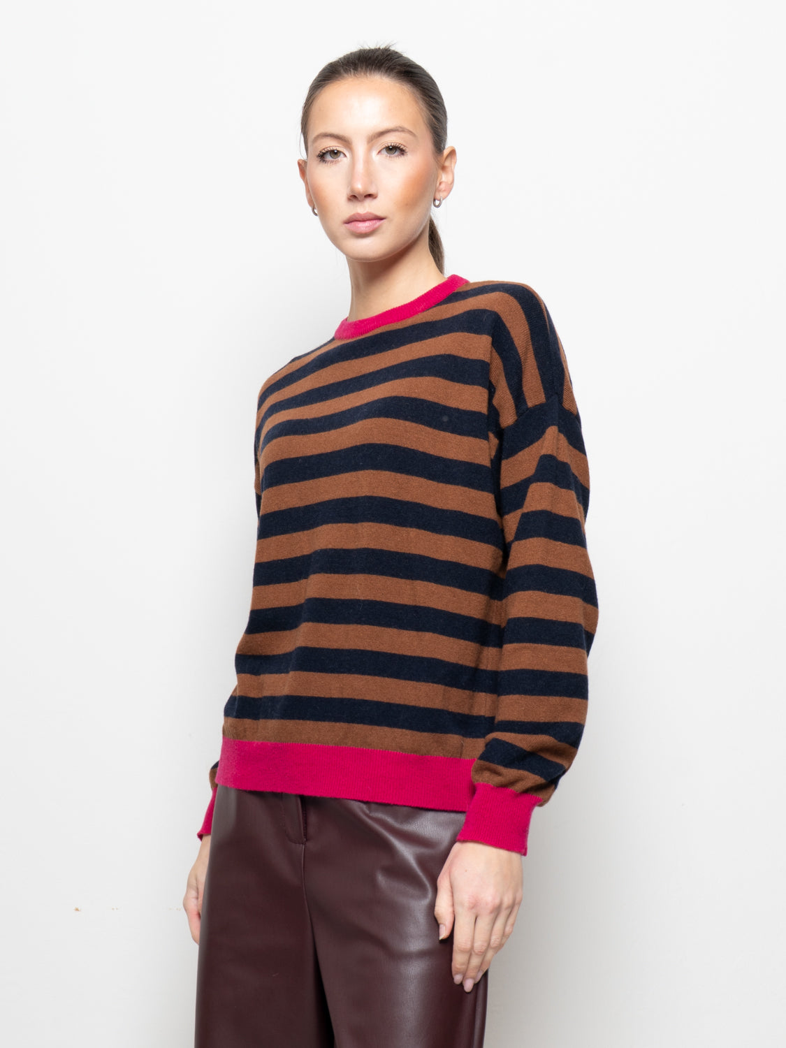 Maglia misto cachemire con profilo a contrasto