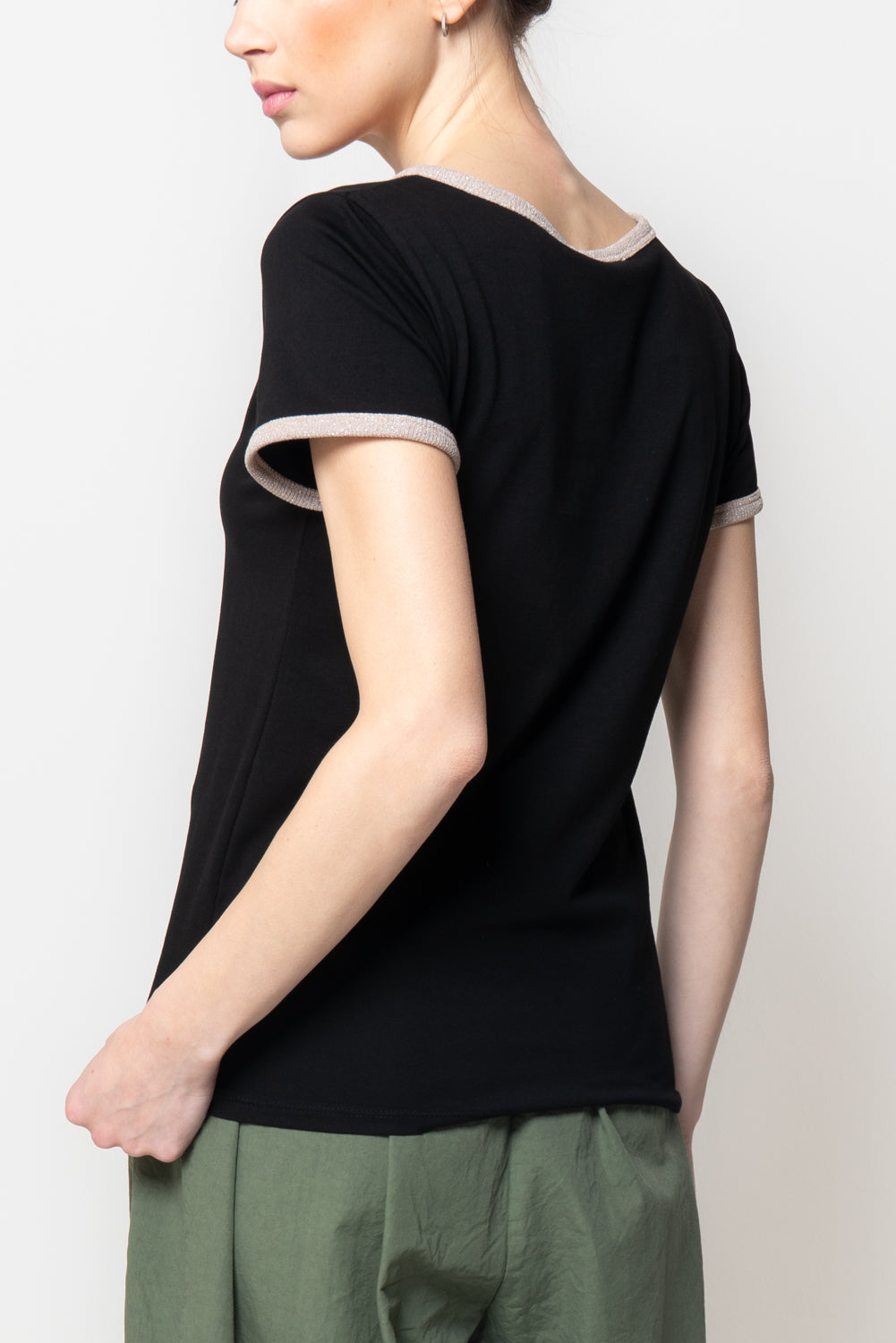 T-shirt con Profili a Contrasto