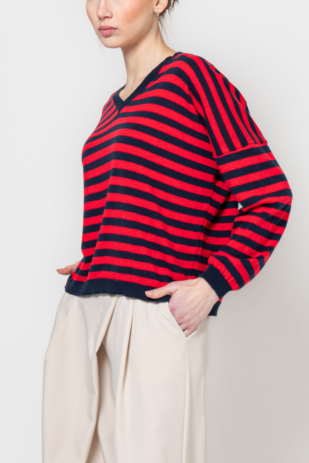 Maglia a righe con scollo a v