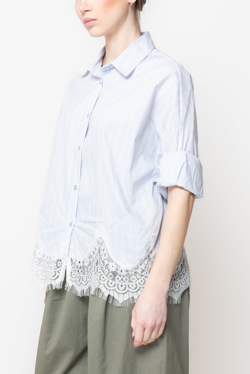 Camicia a Righe con Bordo in Pizzo