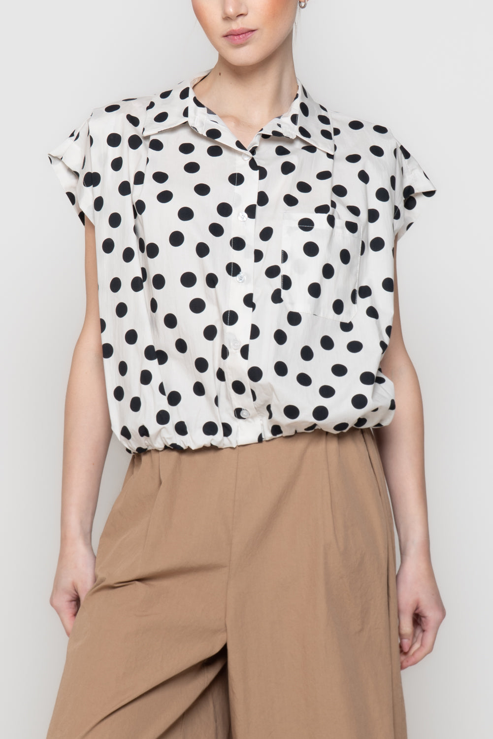 Camicia Smanicata a Pois con Fondo Elasticizzato