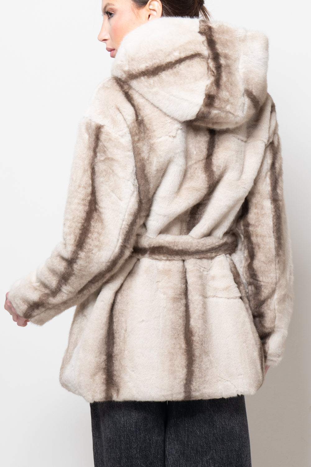 Ecopelliccia con cappuccio e fusciacca