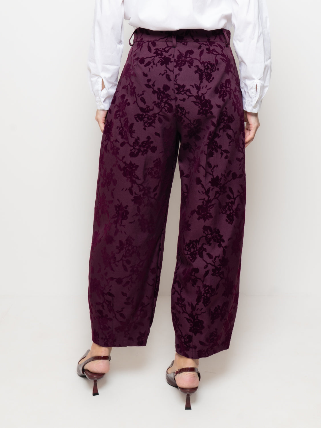 Pantalone in tessuto floreale devoré