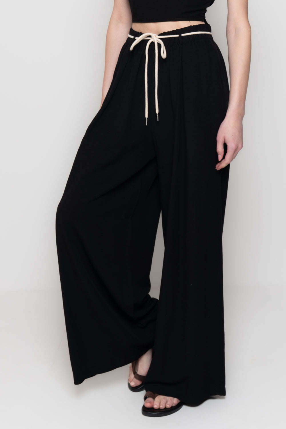 Pantalone palazzo in misto lino con cinturino