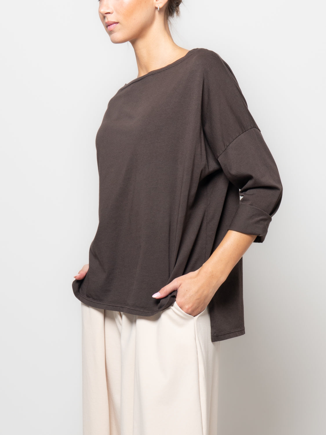 T shirt a manica lunga con scollo a barca