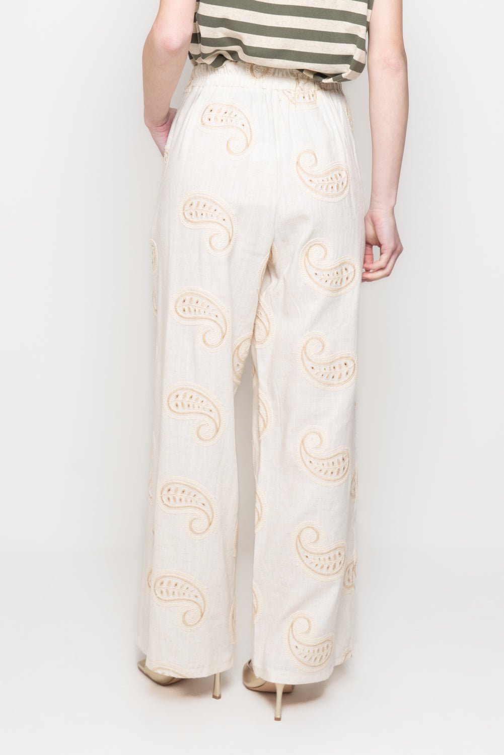 Pantaloni a palazzo con ricami