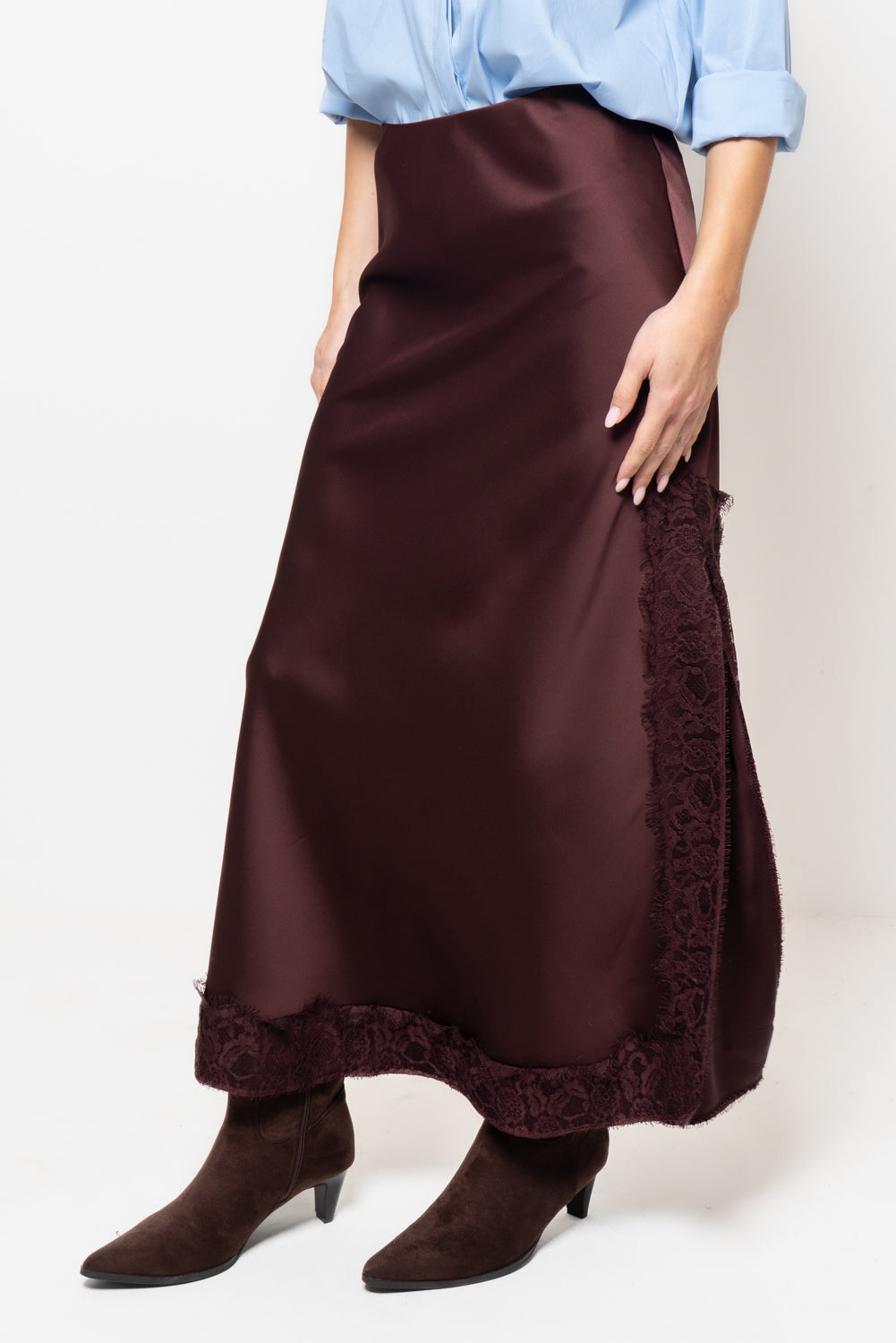 Gonna satin con inserti in pizzo