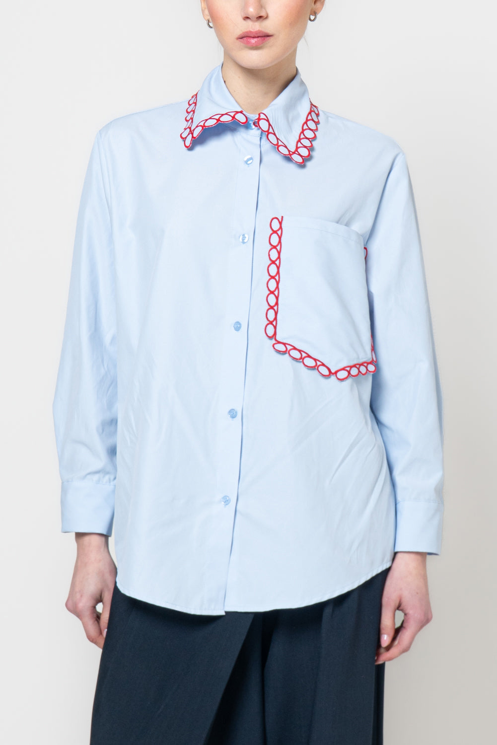 Camicia ampia con ricamo