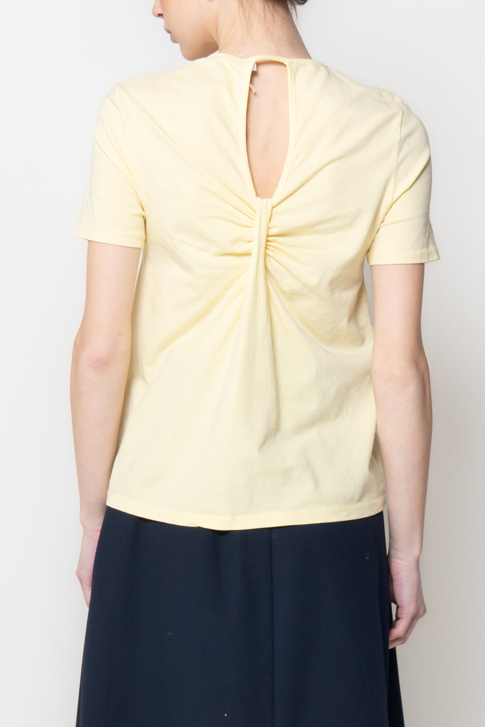T-shirt con Dettaglio Cut-out e Nodo