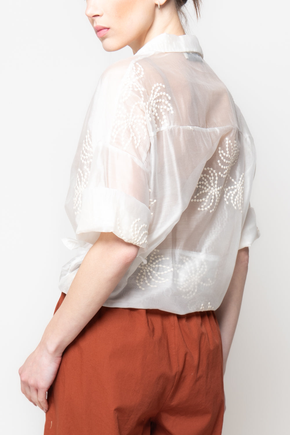 Camicia alla coreana con ricami