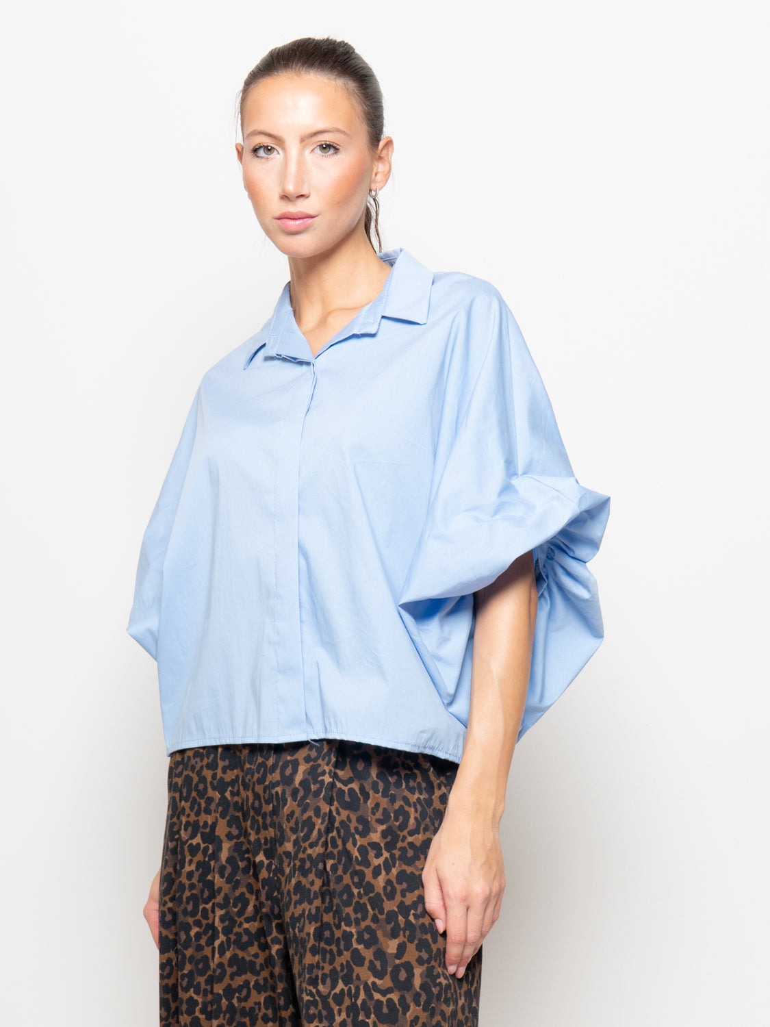 Camicia corta con fondo arricciato