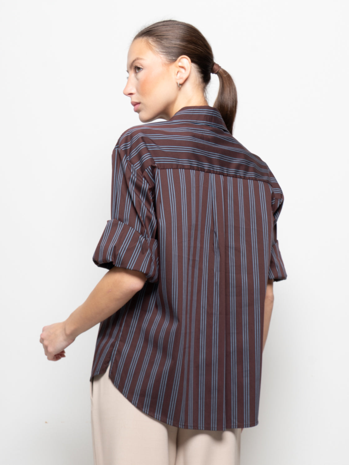 Camicia con tasca in pelle