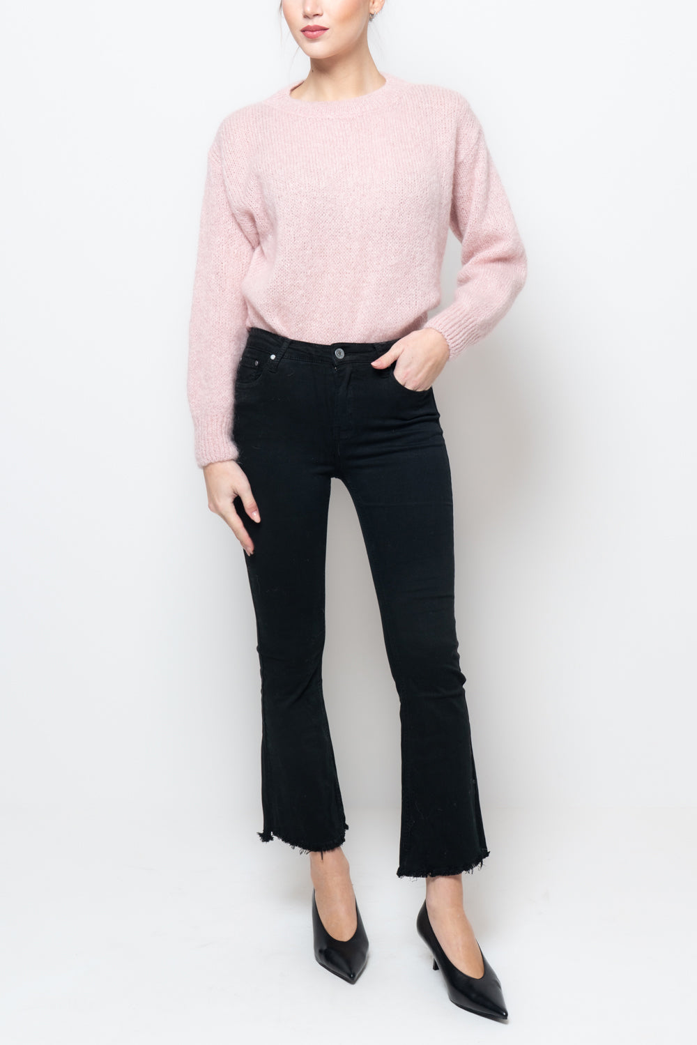 Pantalone flair crop sfrangiato