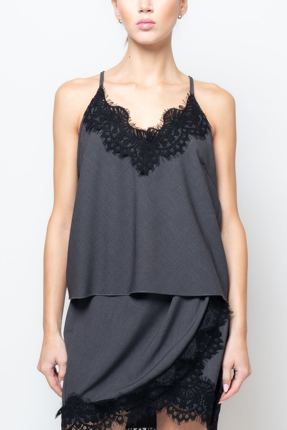 Top halter con pizzo
