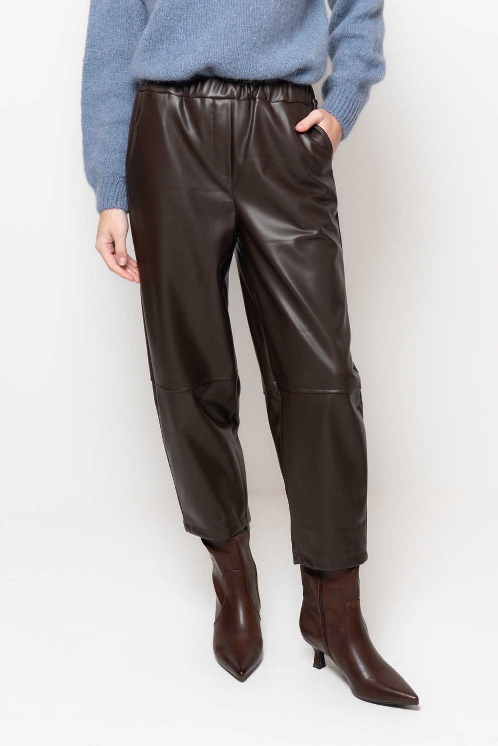 Pantalone baggy con elastico dietro