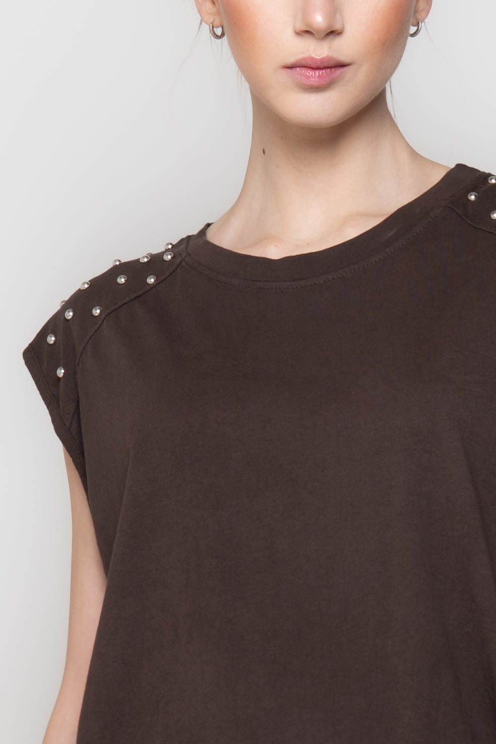 T-shirt con Borchie su Spalla