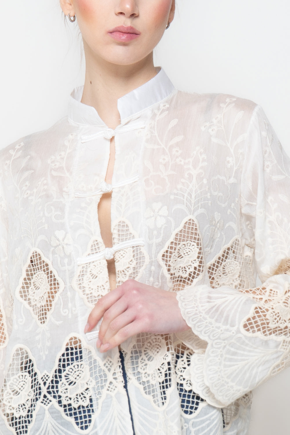 Camicia in Pizzo con Alamari