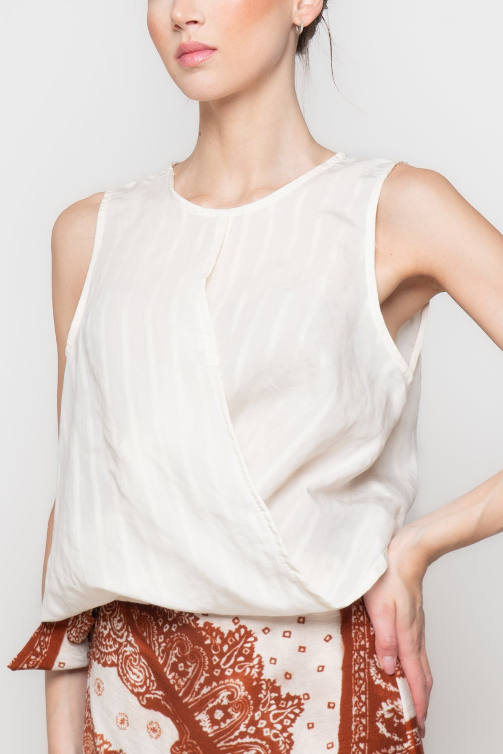 Top Crop con Incrocio Frontale