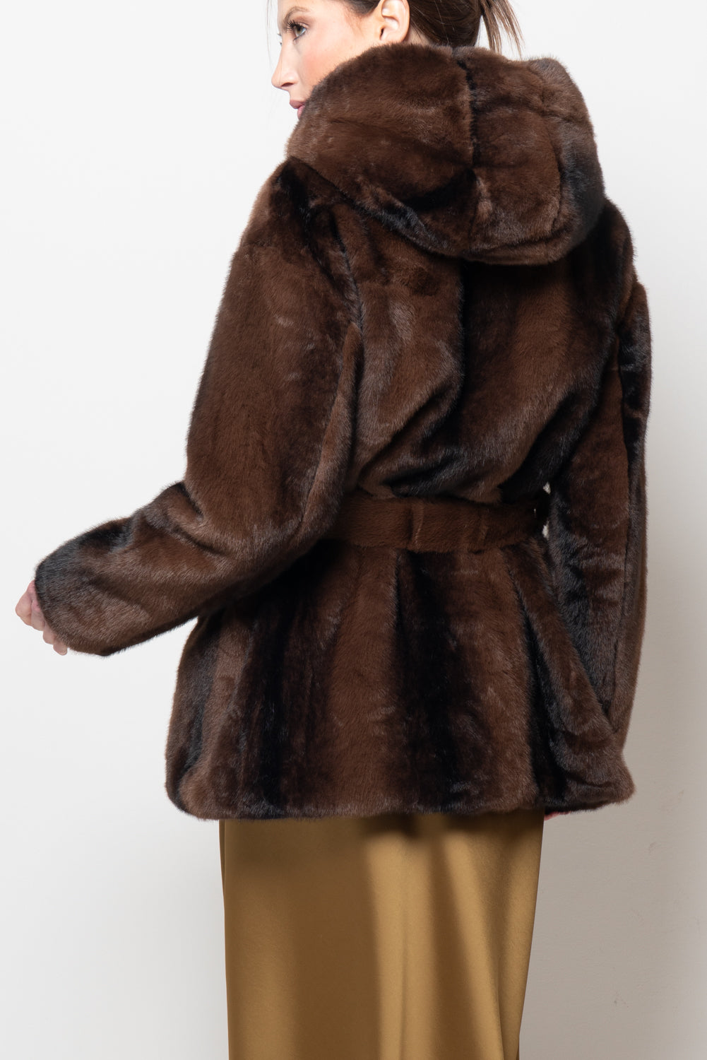 Ecopelliccia con cappuccio e fusciacca