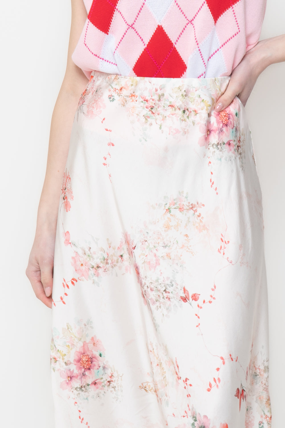 Gonna satin con fiori