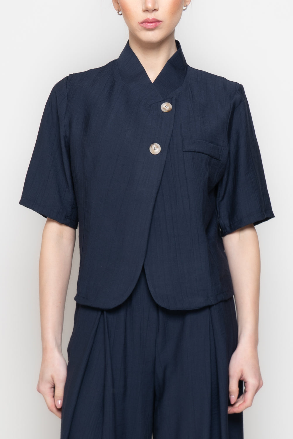Blusa a mezze maniche con scollo incrociato