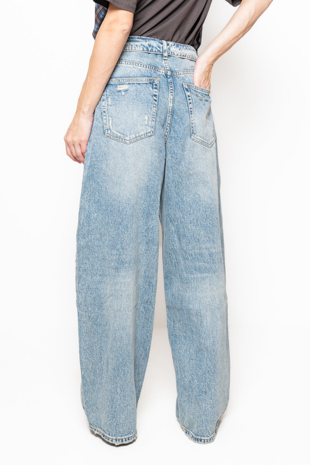 Jeans wideleg destroyed vita alta con risvolto