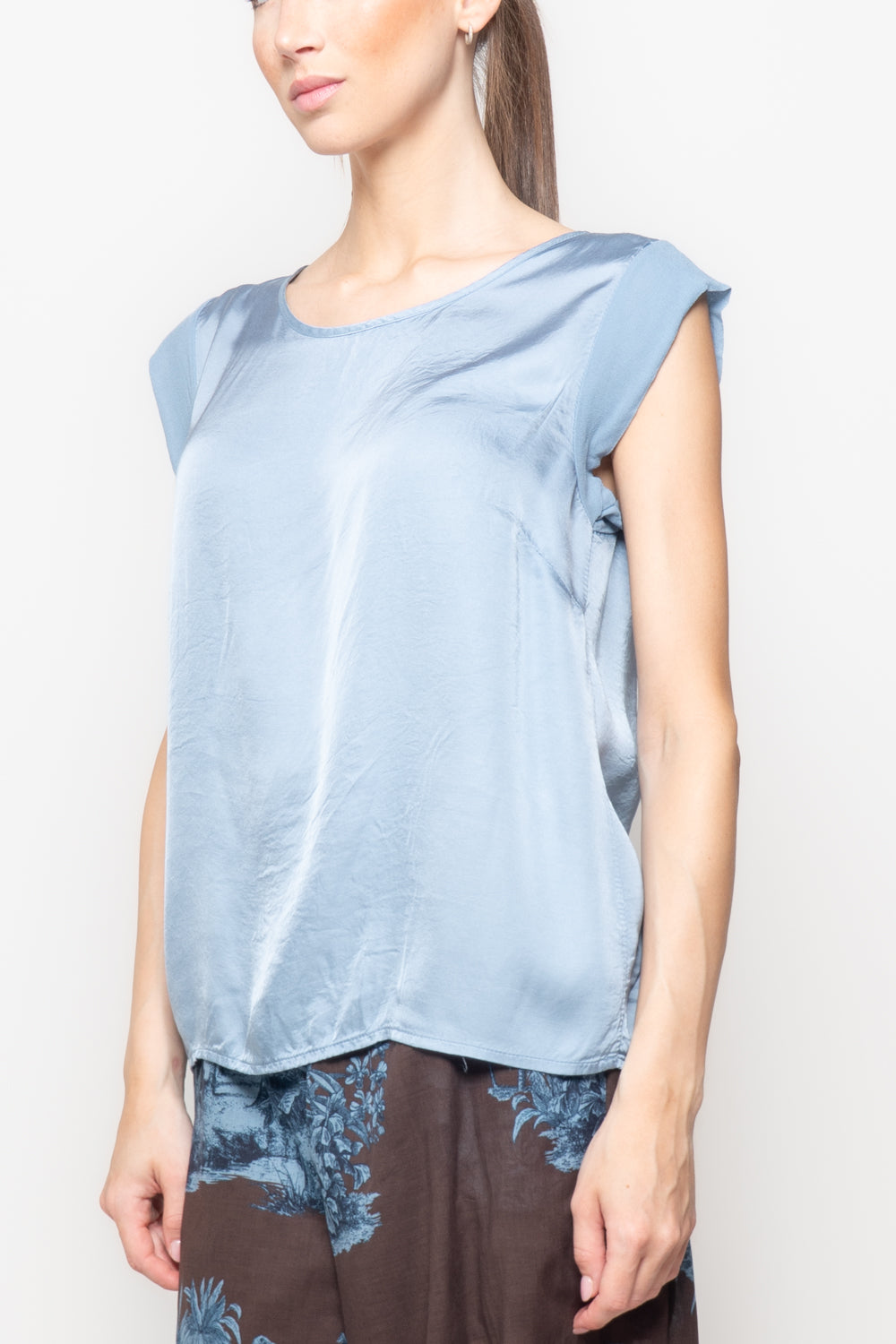 Top in satin paricollo