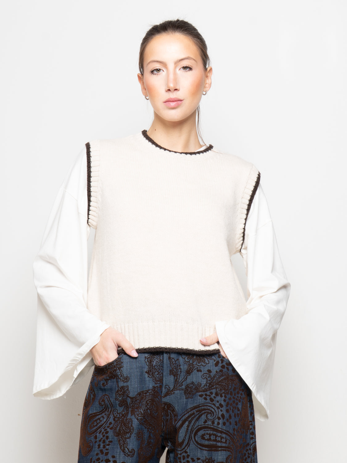 Gilet in maglia con profili a contrasto