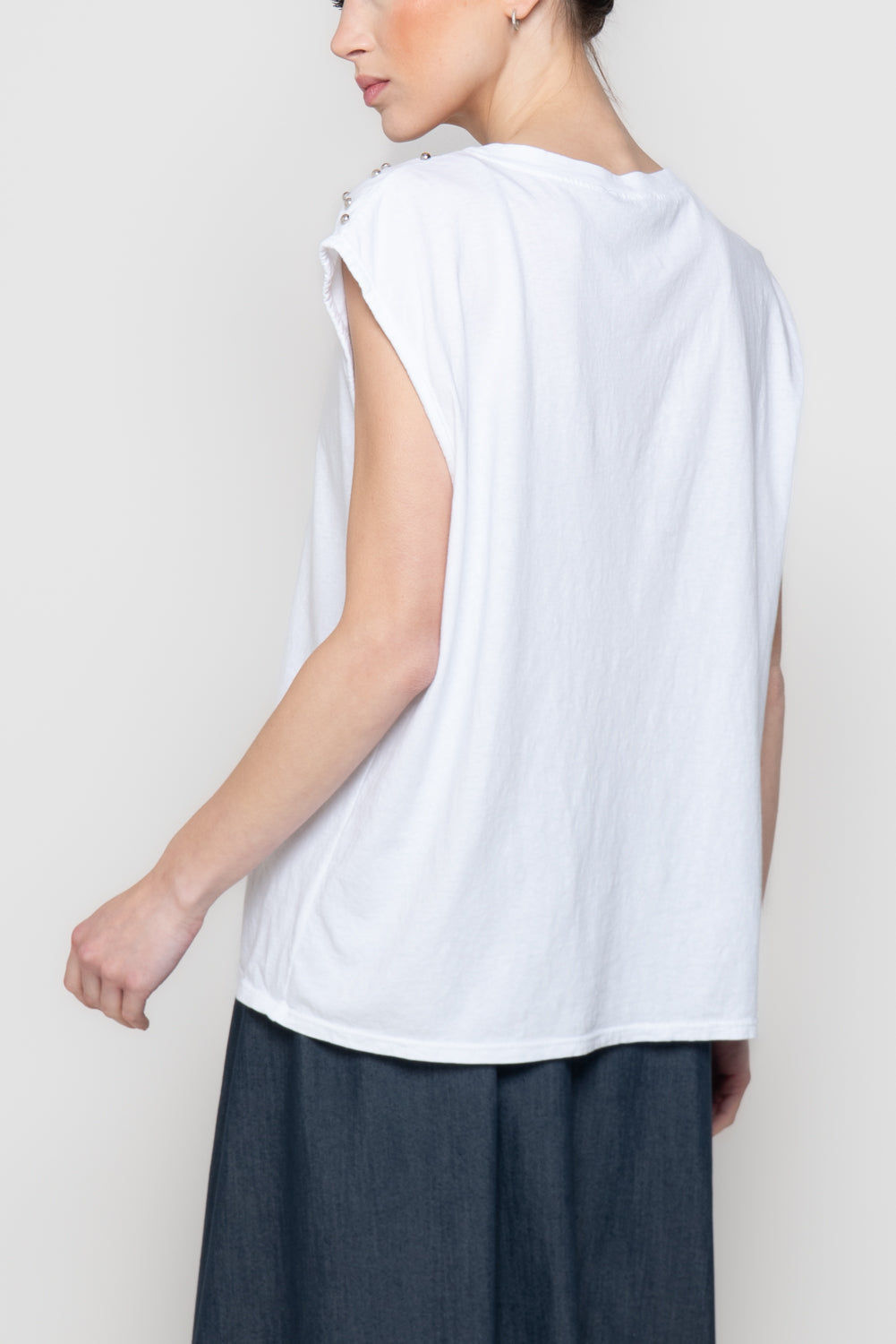 T-shirt con Borchie su Spalla
