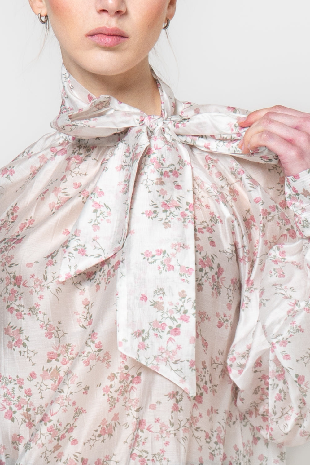 Blusa con fiocco in fantasia floreale