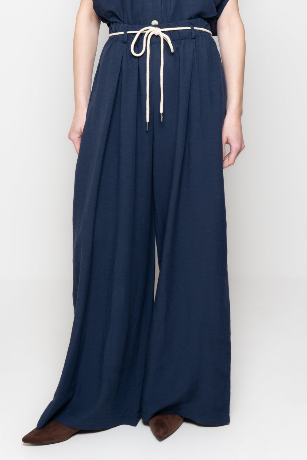 Pantalone palazzo in misto lino con cinturino