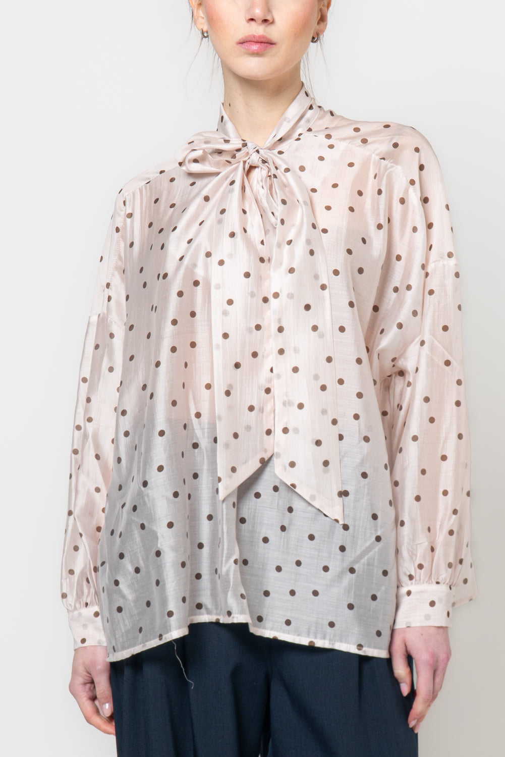 Camicia a pois con fiocco