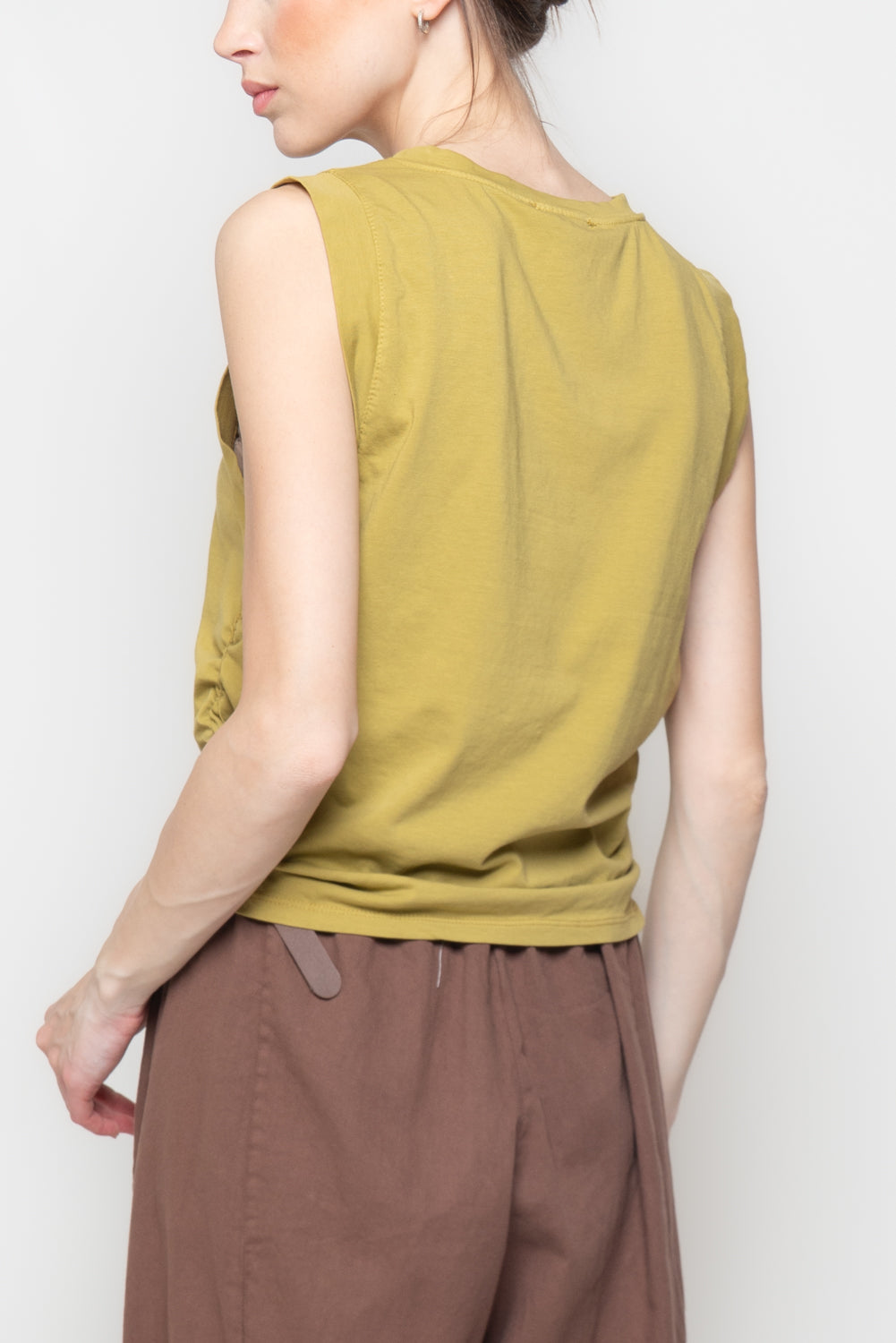 T-shirt smanicata rappresa