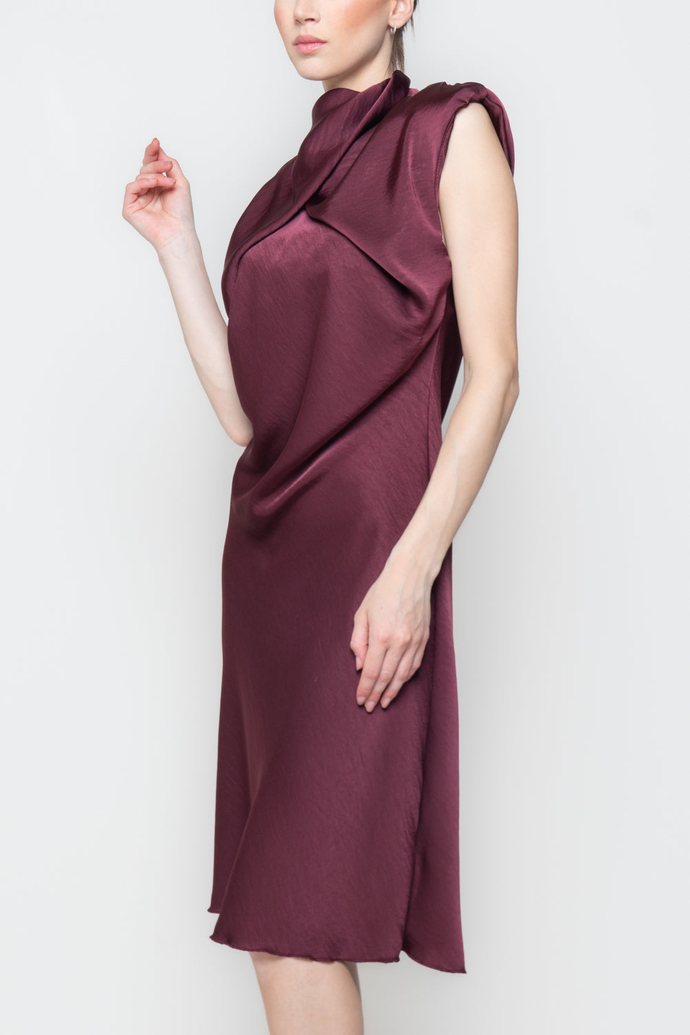 Abito Satin con Collo a Cappuccio