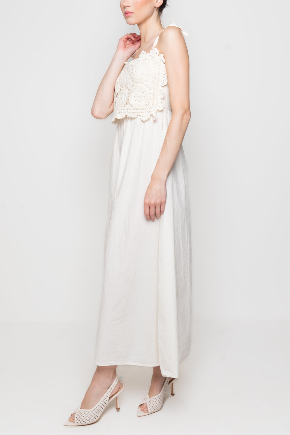 Abito con Corpetto in Macramè