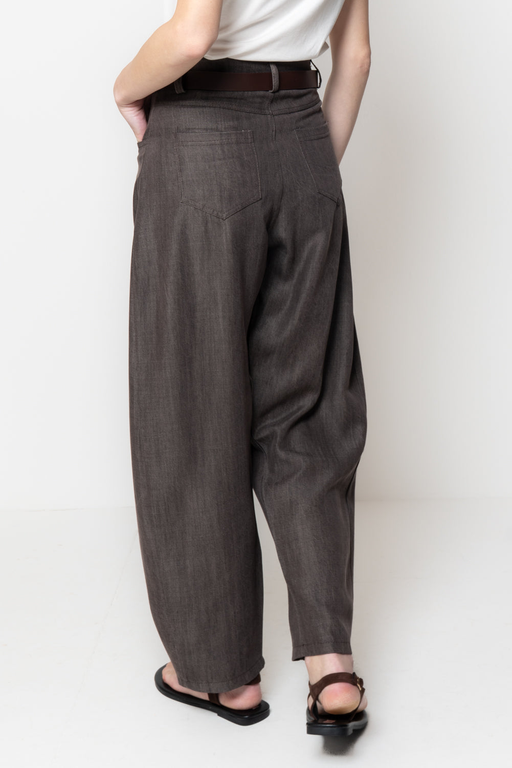 Pantalone Barrel in Denim Leggero con Cintura