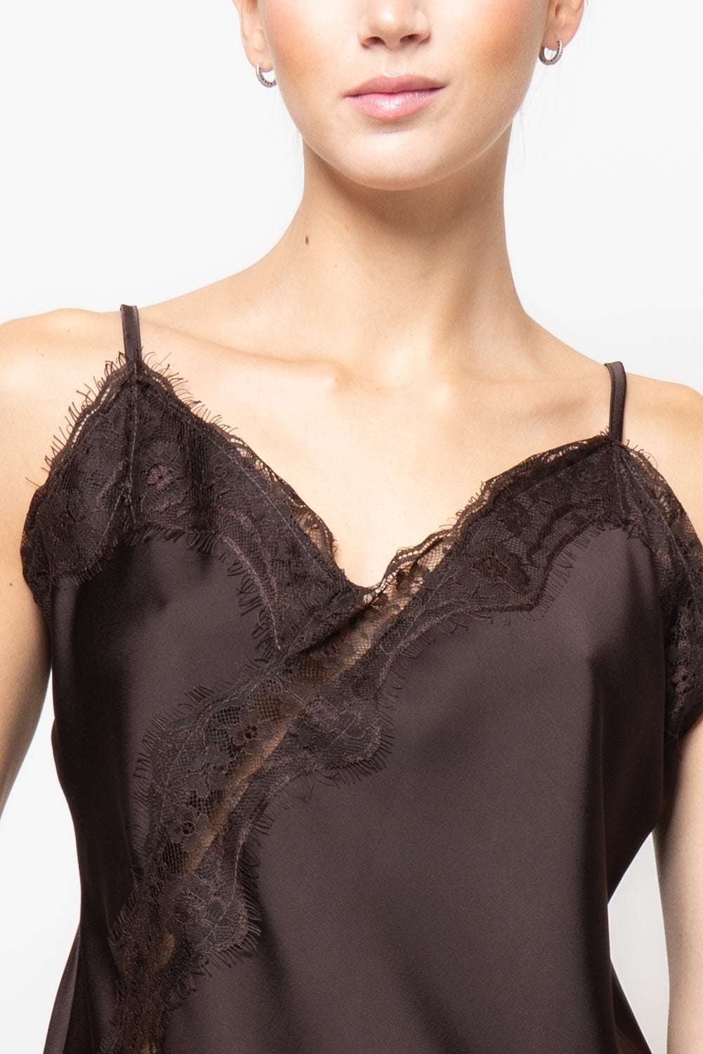 Top in satin con intarsi in pizzo