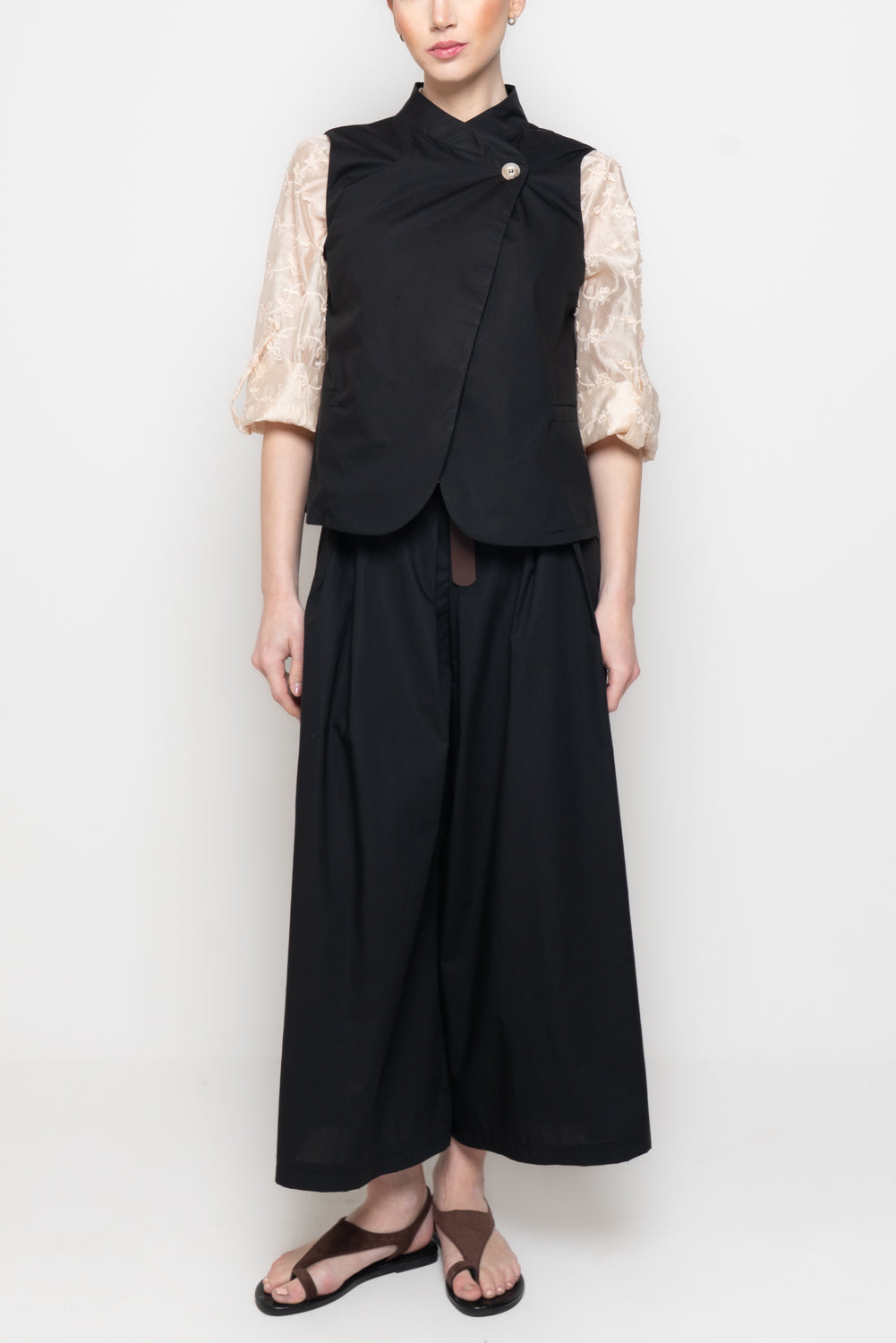 Gilet Strutturato con Chiusura Asimmetrica