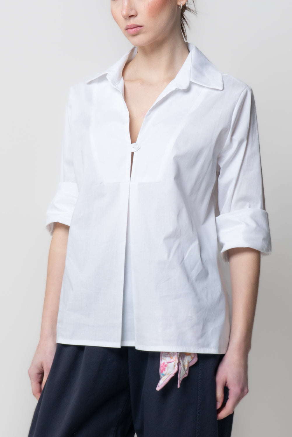 Camicia con Scollo a V e Cannoncino