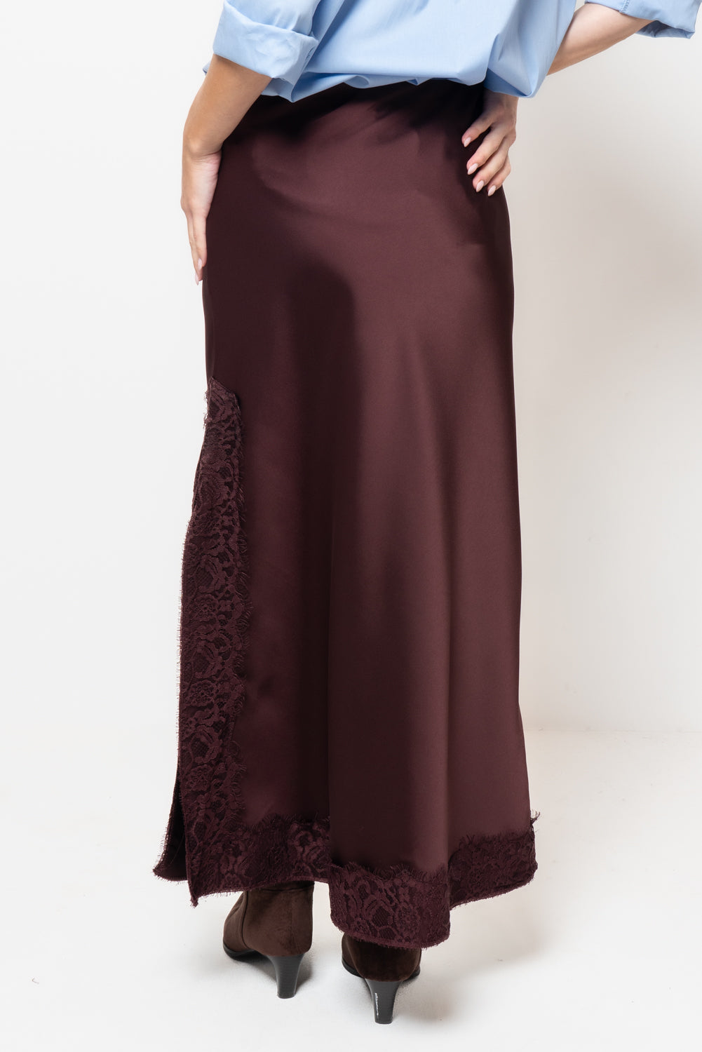 Gonna satin con inserti in pizzo