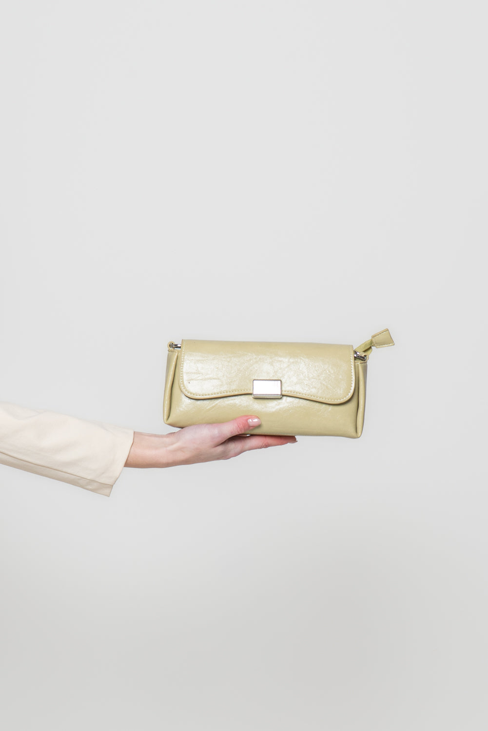 Pochette con chiusura stondata