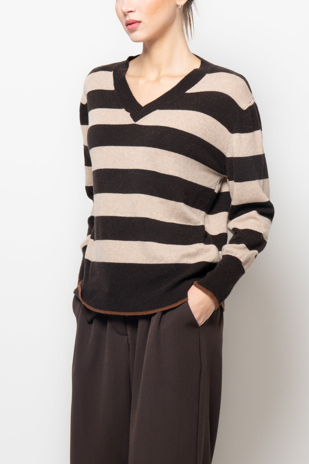 Maglia a righe con scollo a v