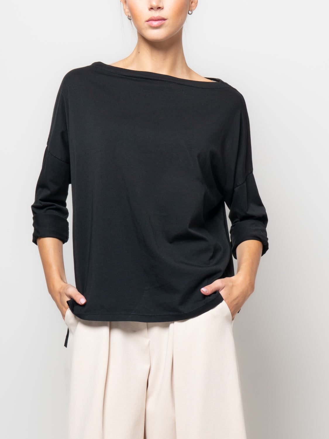 T shirt a manica lunga con scollo a barca